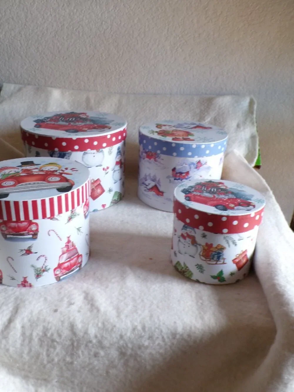 4 Holiday Boxes Round Gift Boxes Unique Fun Festive Winter Design Stacking NEW